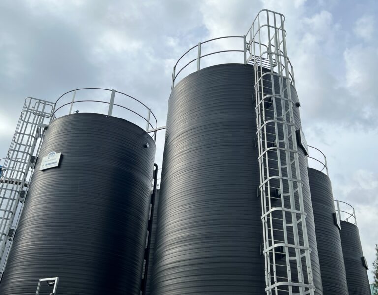 Sulphuric acid storage tank